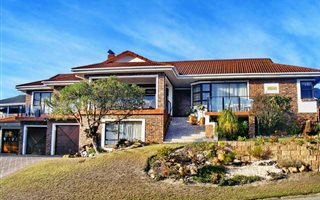 3 Bedroom House in Fraaiuitsig