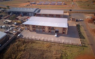 119 m² Industrial space in Clayville