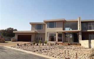 4 Bedroom House in Summerset