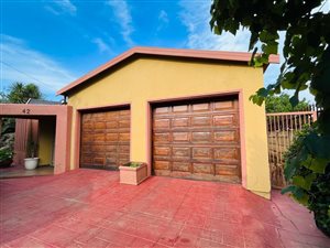 3 Bed House in Steel Park