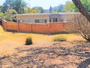 808 m² Land available in Waterkloof Glen