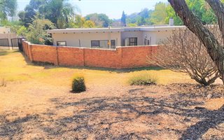 808 m² Land available in Waterkloof Glen