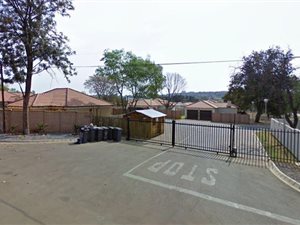 400 m² Land available in Willow Park Manor