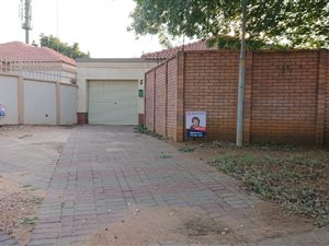 2 Bed House in Eloffsdal