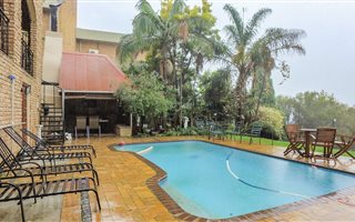 6 Bedroom House in Paarl