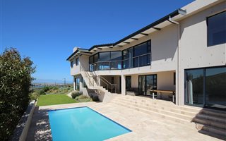 5 Bedroom House in Stonehurst Mountain Estate
