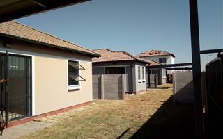 2 Bedroom House in Andeon AH
