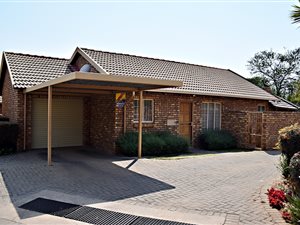 2 Bed Townhouse in Rooihuiskraal North