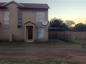 2 Bed Townhouse in Vanderbijlpark CW5