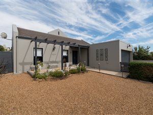 3 Bed House in Kelderhof Country Village