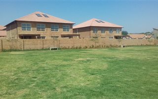4 Bedroom Townhouse in Hazeldean (Silverlakes Surroundings)