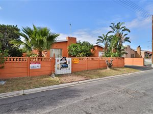 4 Bed House in Strand Central