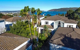 7 Bedroom House in Paradise