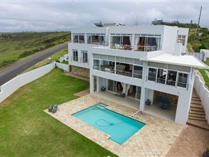 5 Bed House in Glen Gariff