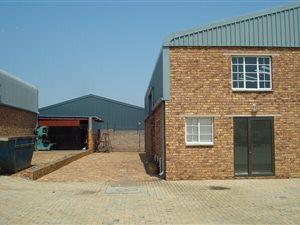 300 m² Commercial space in Dunswart