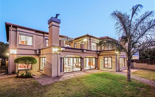 6 Bedroom House in Silver Lakes Golf Estate