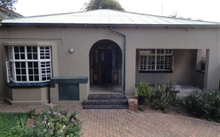 3 Bedroom House in Kensington
