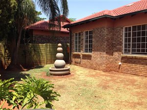 3 Bed Townhouse in Doornpoort and surrounds