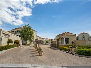 2 Bed Apartment in Vredekloof Heights