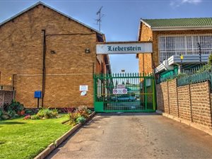 2 Bed Duplex in Rhodesfield