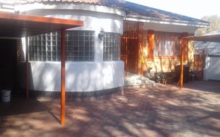 4 Bedroom House in Bezuidenhout Valley