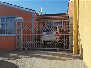 3 Bed House in Lentegeur