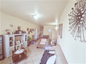 2 Bed Apartment in Ravensklip