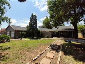 270 m² Commercial space in Waterkloof Ridge