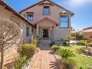4 Bed House in Ruimsig Country Estate