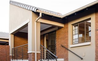 2 Bedroom Simplex in Mooikloof Ridge