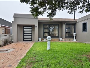 3 Bed House in Townsend Estate