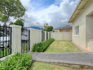 285 m² Office Space in George South