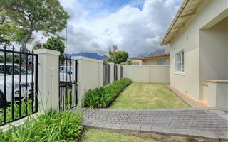 285 m² Office Space in George South