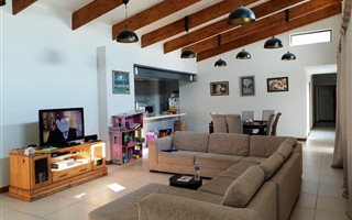 4 Bedroom House in Sonheuwel