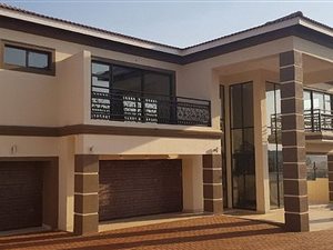 5 Bed House in Glen Erasmia