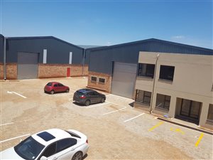 1100 m² Industrial space in Clayville