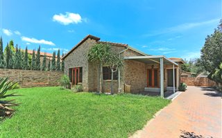 2 Bedroom Simplex in Maroeladal