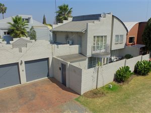 3 Bed House in Sunninghill
