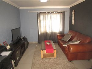 3 Bed Flat in Bramley View