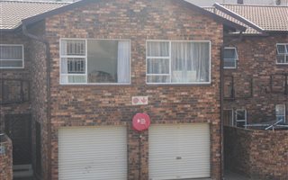3 Bedroom Townhouse in Roodekrans