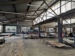 2121 m² Industrial space in Industria West