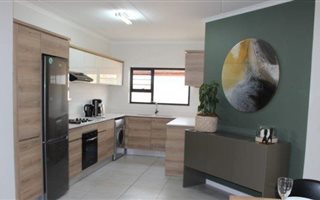 3 Bedroom Apartment in Waterfall Equestrian Estate