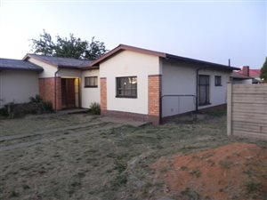 4 Bedroom House in Vanderbijlpark CE4