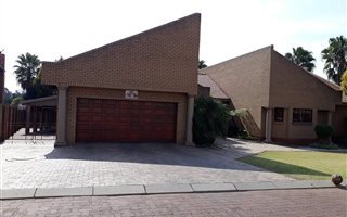 3 Bedroom House in Clubville