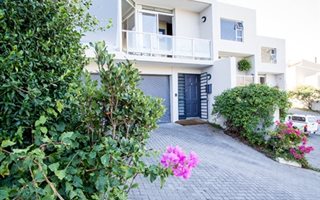 3 Bedroom Apartment in Hout Bay and surrounds