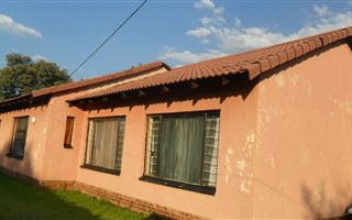 3 Bedroom House in Klippoortje