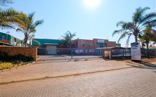 2438 m² Industrial space in Gateway Industrial Park