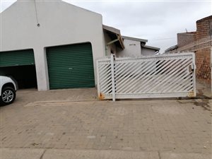 3 Bed House in Etwatwa