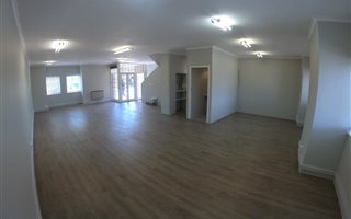 100 m² Commercial space in Foreshore