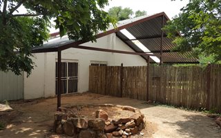 2.2 ha Farm in Kameeldrift